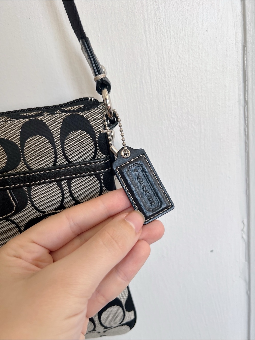 COACH • vintage Y2K Penelope Signature Swingpack crossbody purse bag black grey - Picture 3 of 9